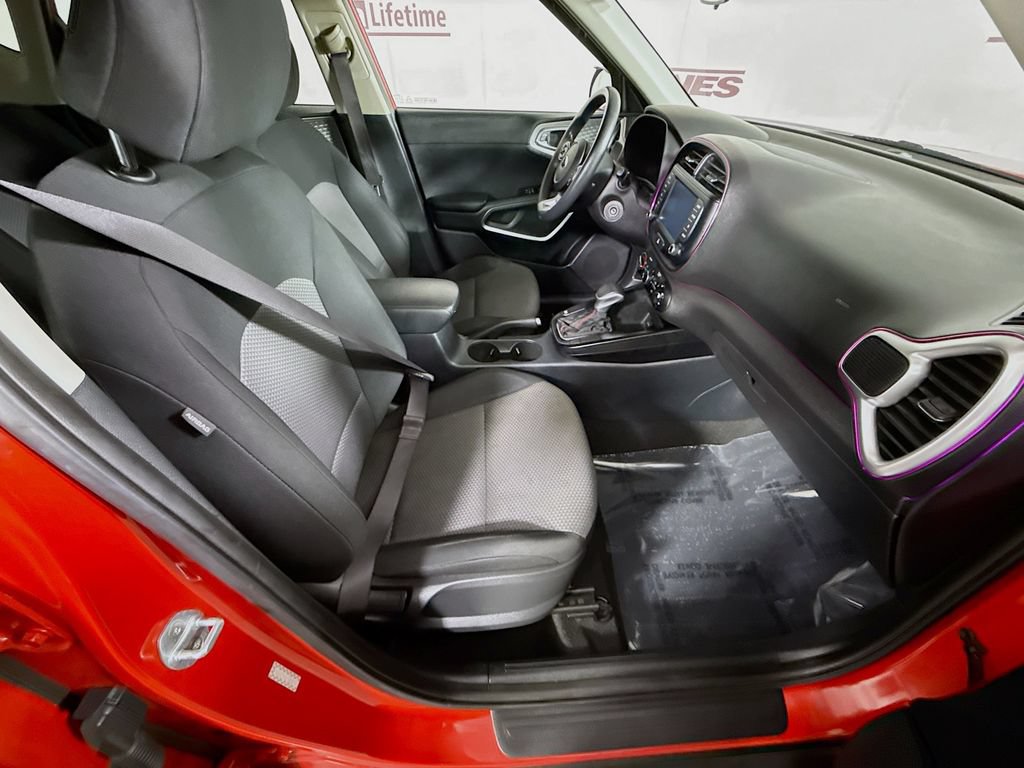 Used 2020 Kia Soul LX FWD image 28