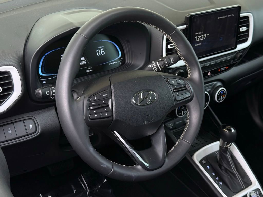 Used 2024 Hyundai Venue Limited FWD image 16
