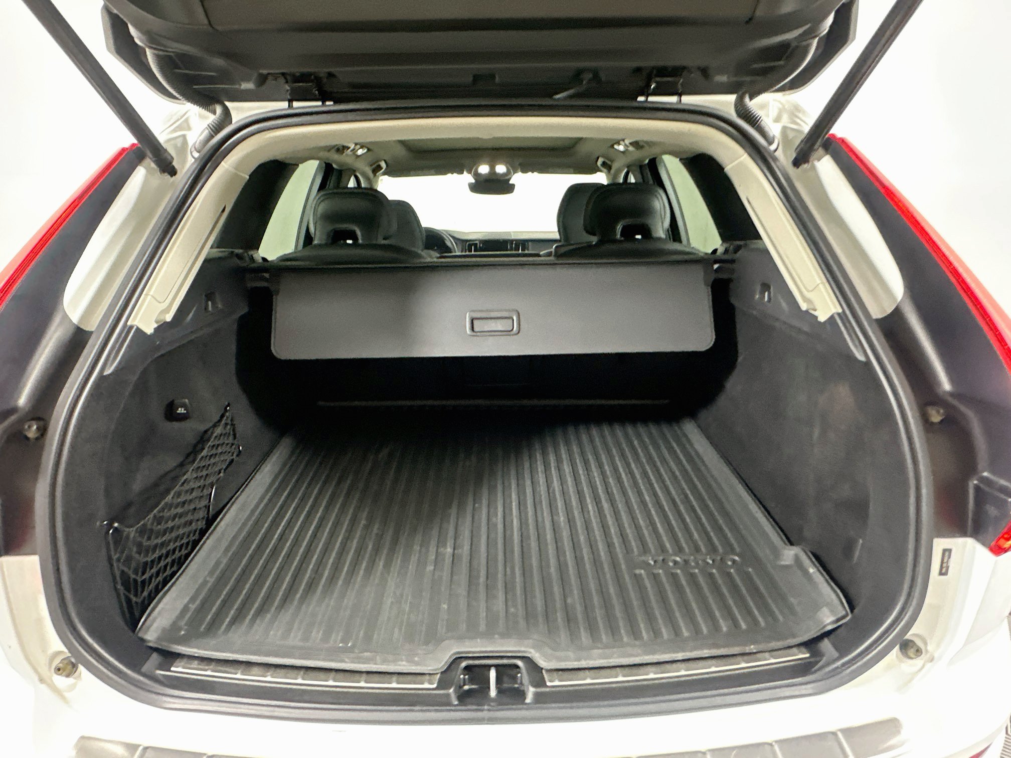 Used 2022 Volvo XC60 B5 Inscription w/ Advanced Package FWD image 30