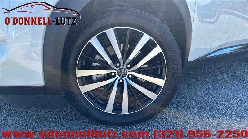 Used 2025 Nissan Pathfinder Platinum image 2