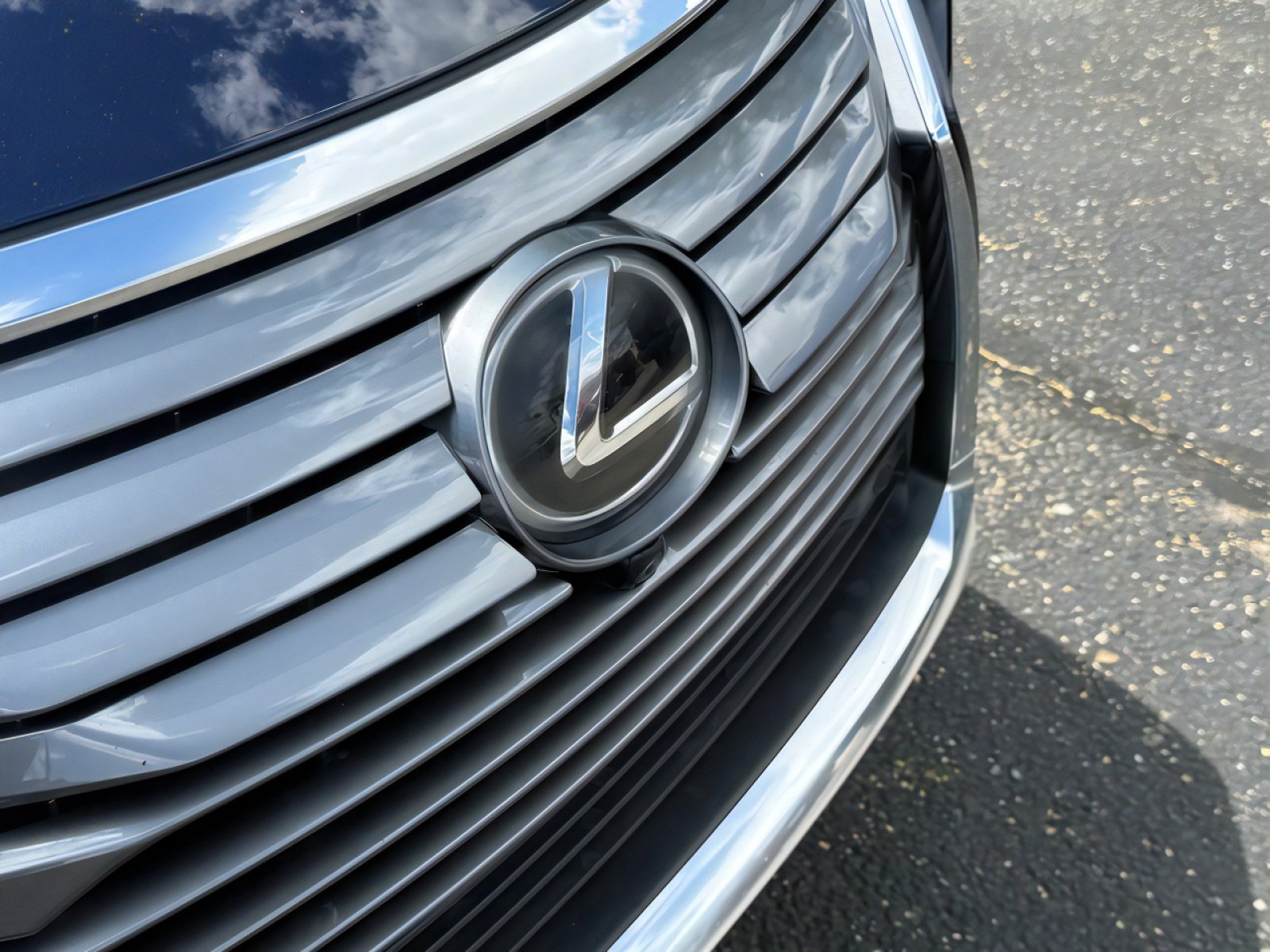 Used 2018 Lexus RX 350L Luxury w/ Accessory Package image 29