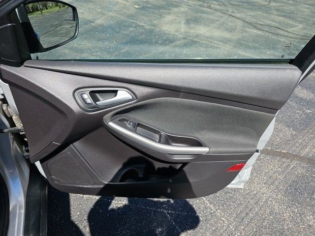 Used 2015 Ford Focus Titanium FWD image 15