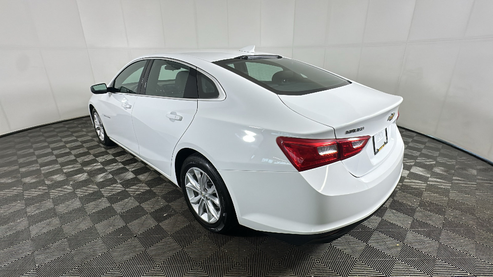 Used 2023 Chevrolet Malibu LT FWD image 5