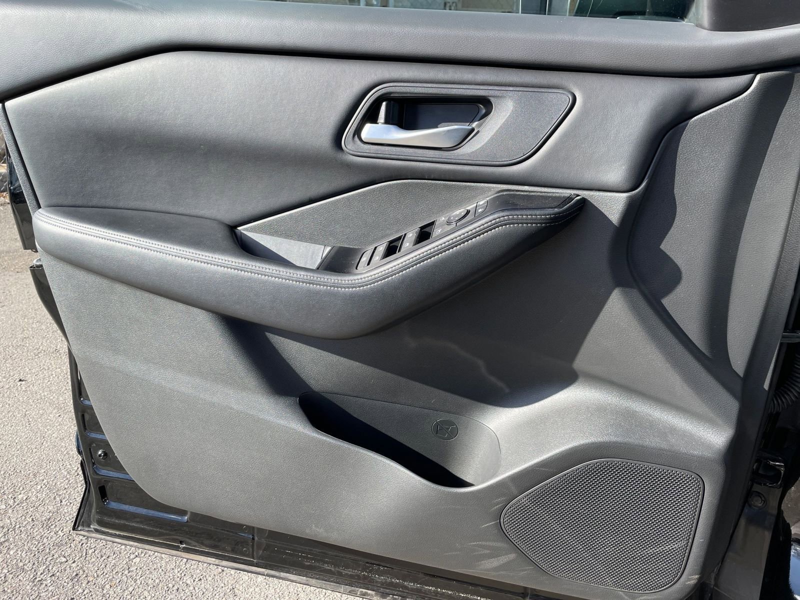 Used 2025 Nissan Rogue SV FWD image 18