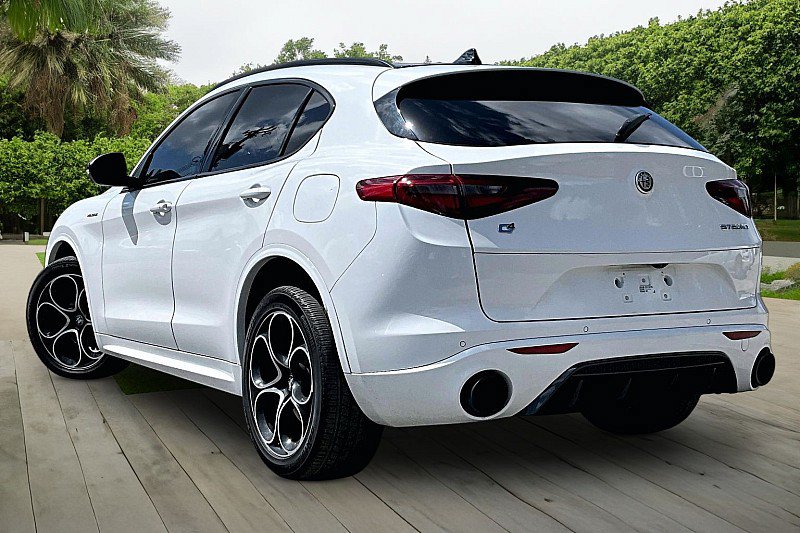 Used 2022 Alfa Romeo Stelvio Veloce AWD/4WD image 10
