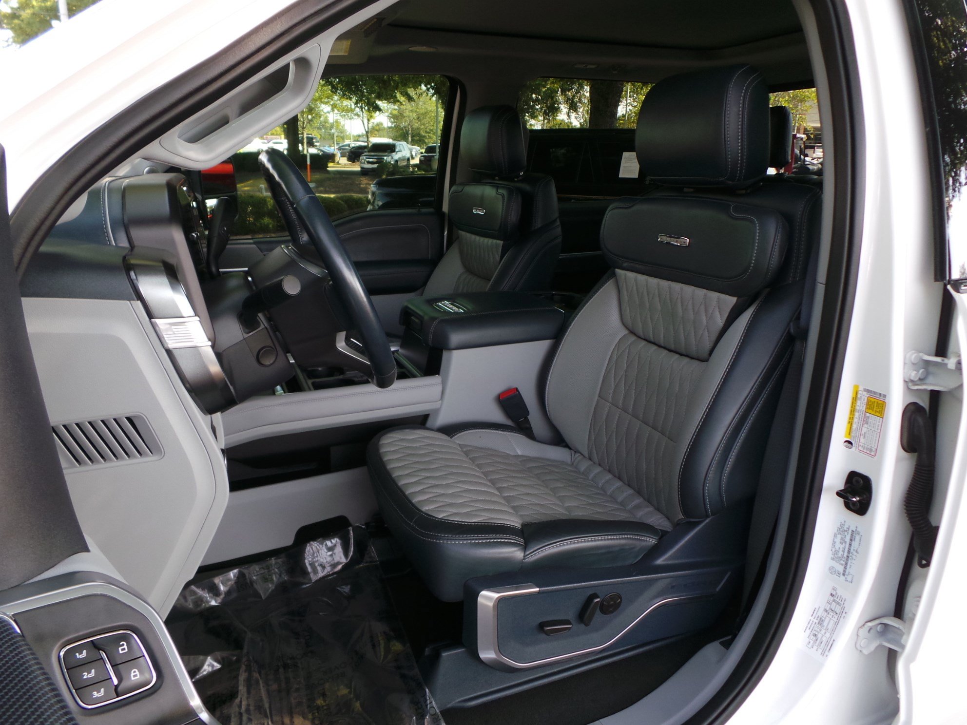 Used 2024 Ford F450 Limited w/ FX4 Off-Road Package AWD/4WD image 10