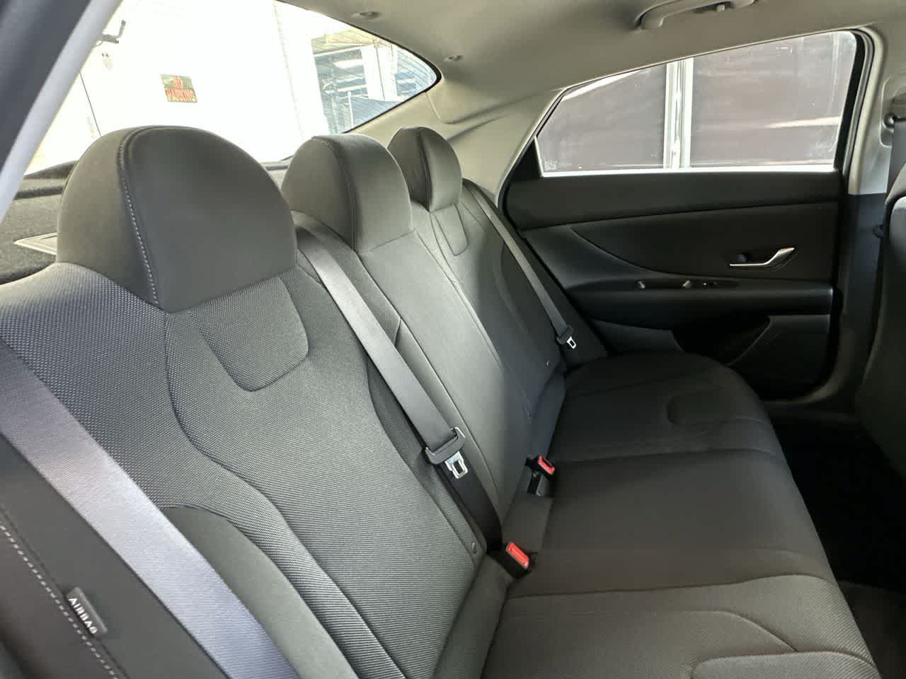 Used 2026 Hyundai Elantra SE FWD image 26