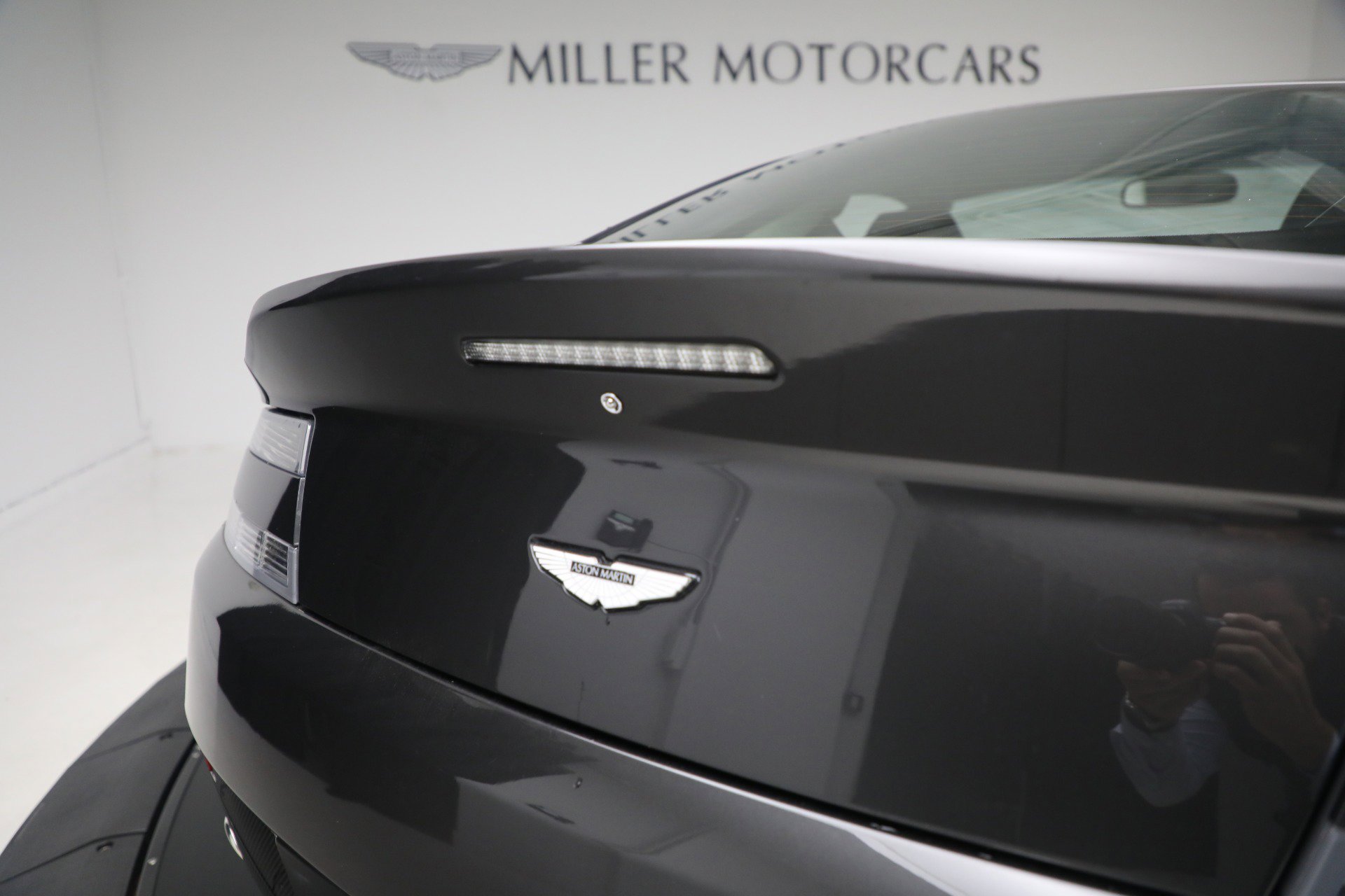 Used 2011 Aston Martin V12 Vantage Coupe image 16