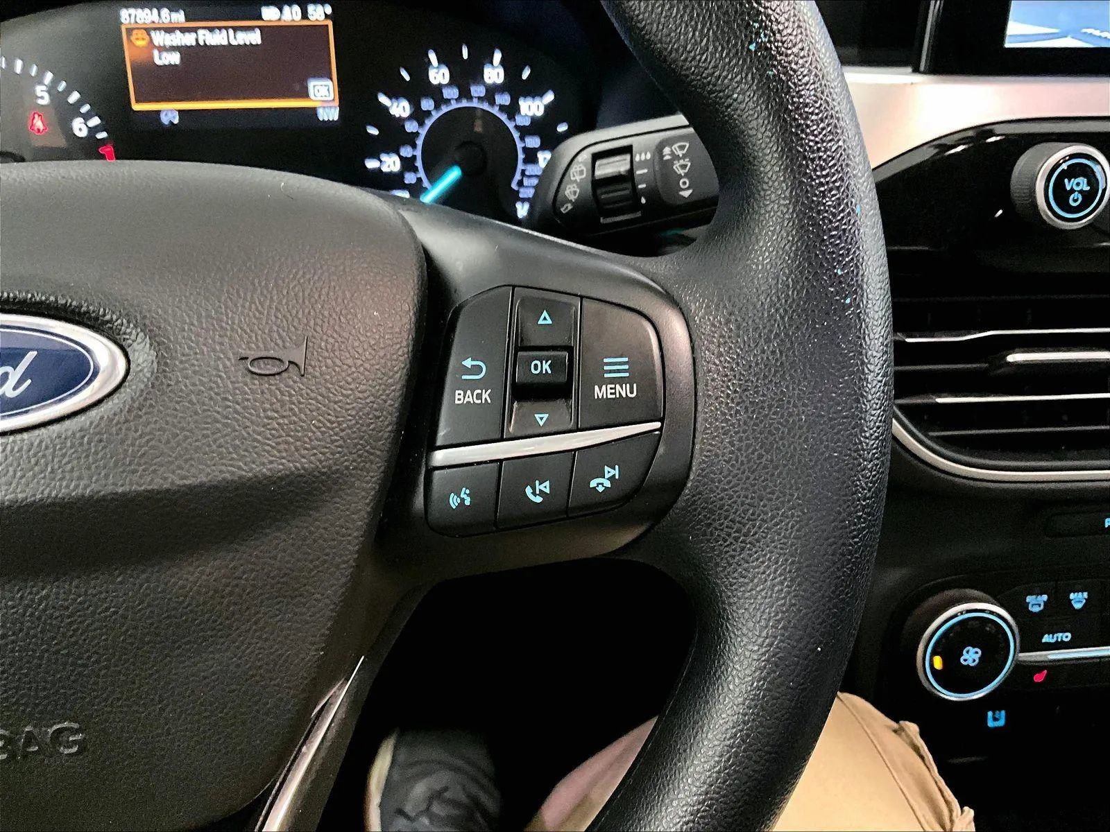 Used 2020 Ford Escape SE image 19