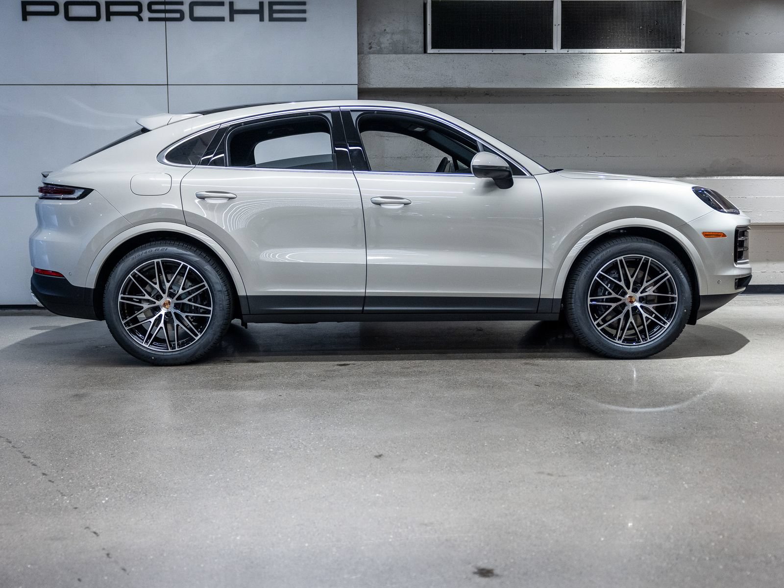 New 2026 Porsche Cayenne Coupe AWD/4WD image 9