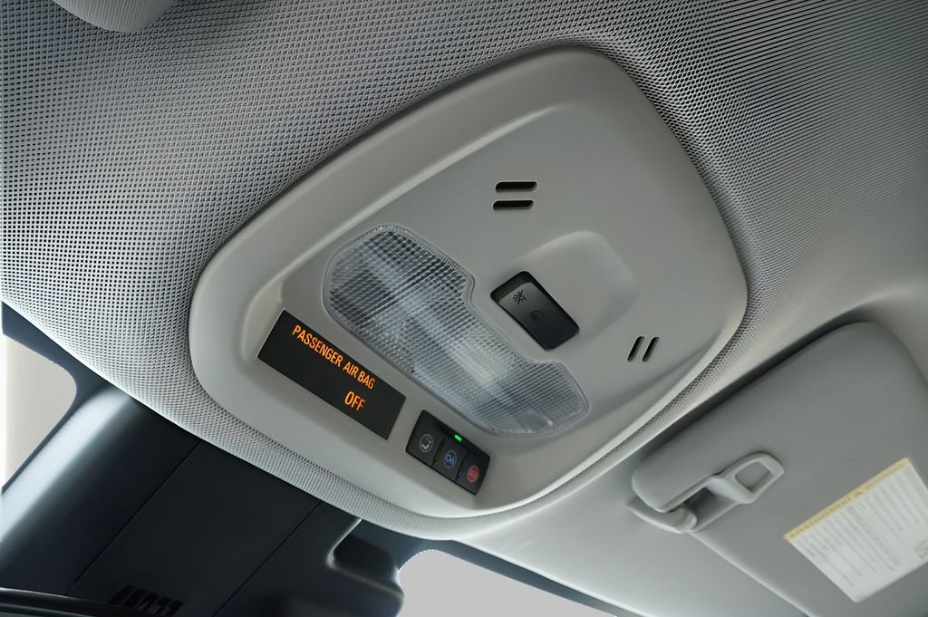 Used 2025 Chevrolet Trax LT FWD image 17