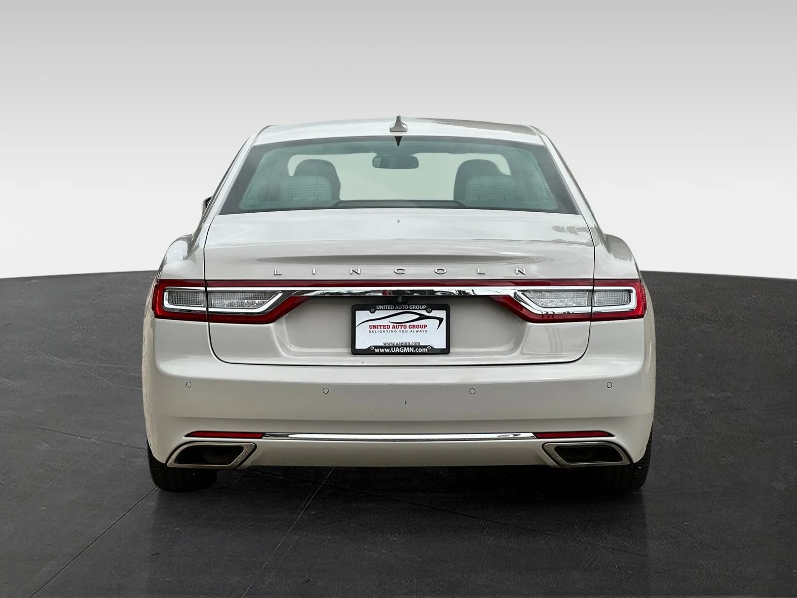 Used 2019 Lincoln Continental Select w/ Continental Climate Package FWD image 6