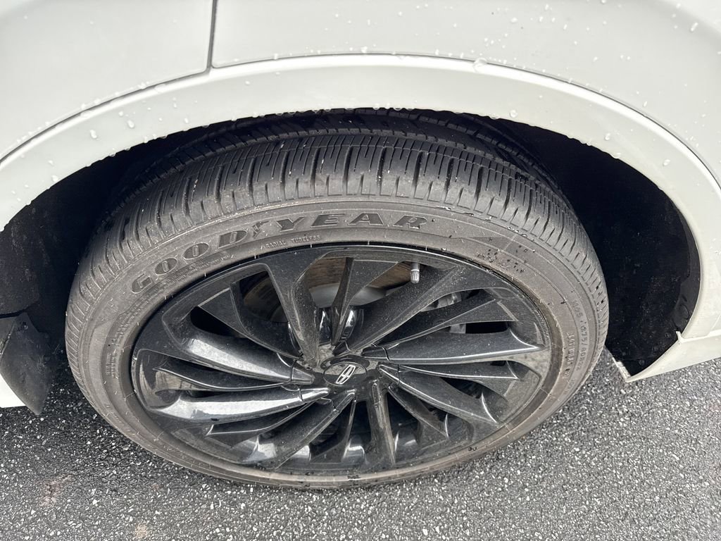 Used 2025 Lincoln Aviator Reserve w/ Equipment Group 201A image 12