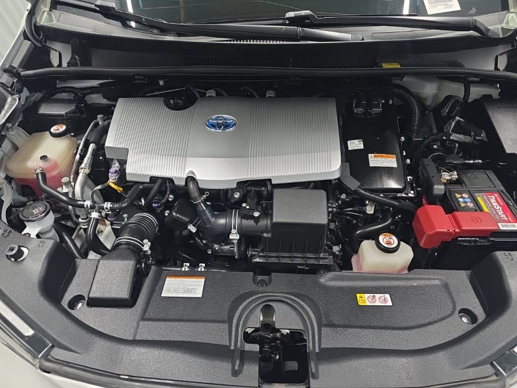 Used 2018 Toyota Prius Four w/ Advanced Technology Package FWD image 19