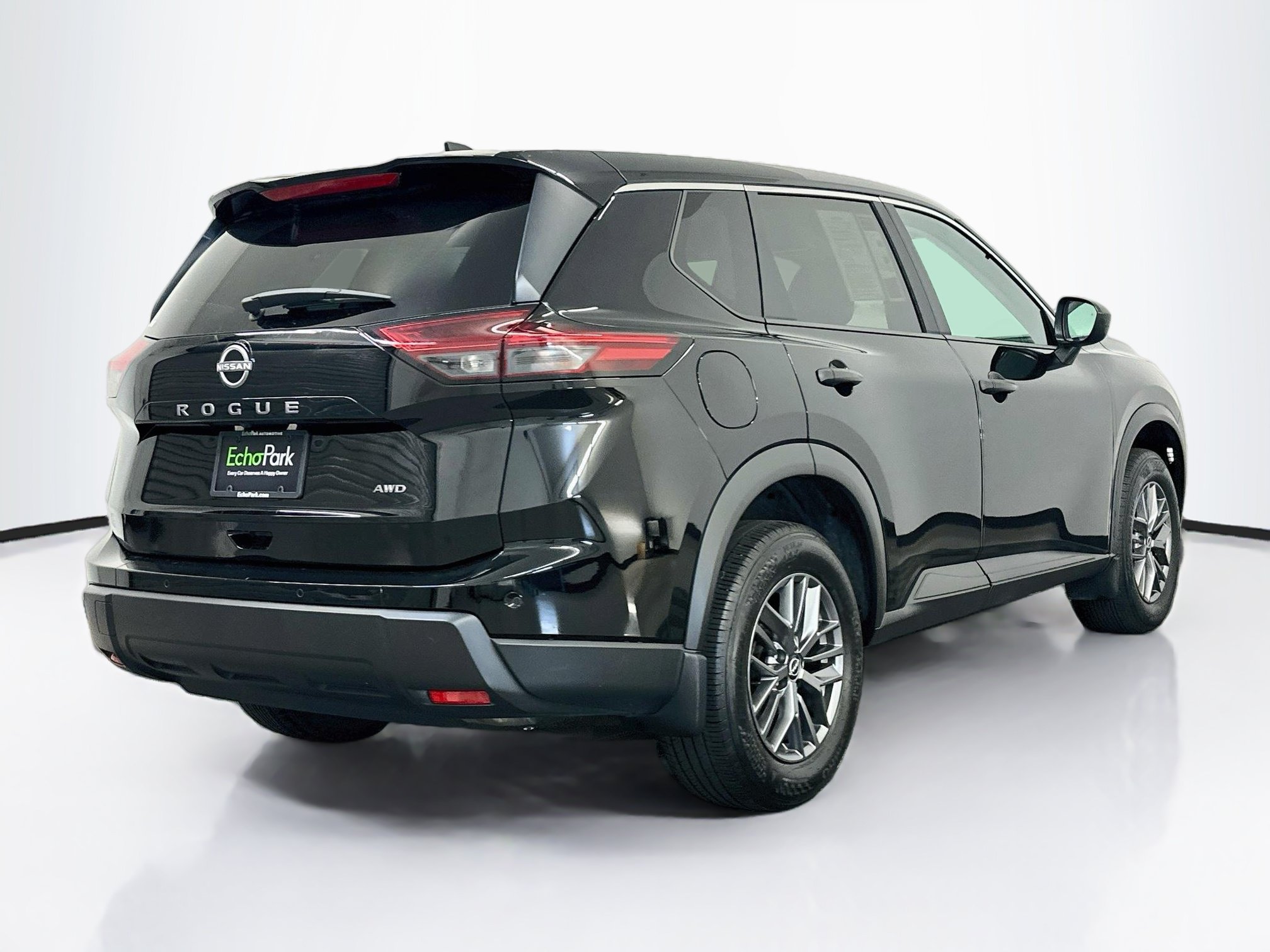 Used 2024 Nissan Rogue S AWD/4WD image 9