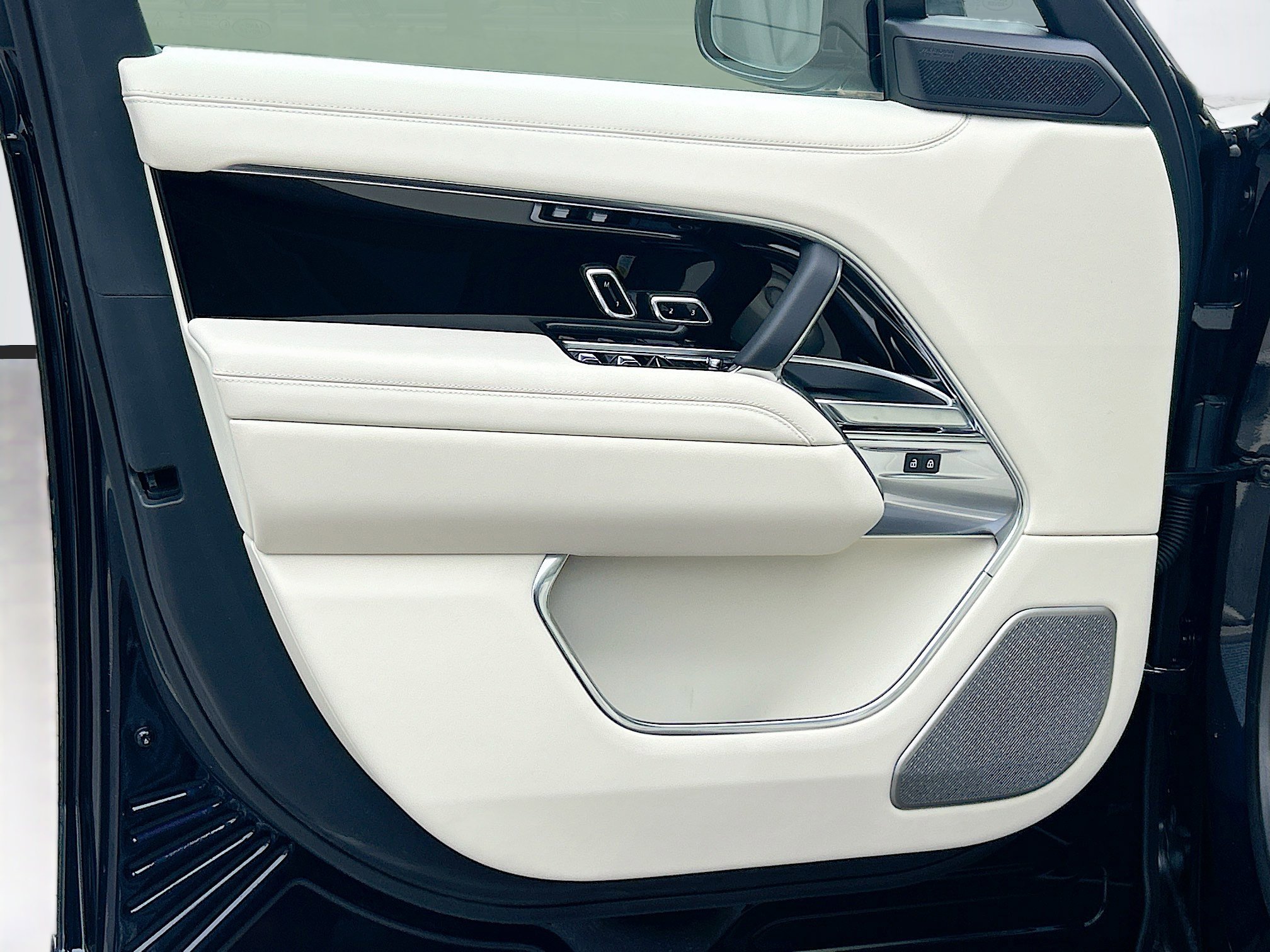 New 2025 Land Rover Range Rover Autobiography image 16