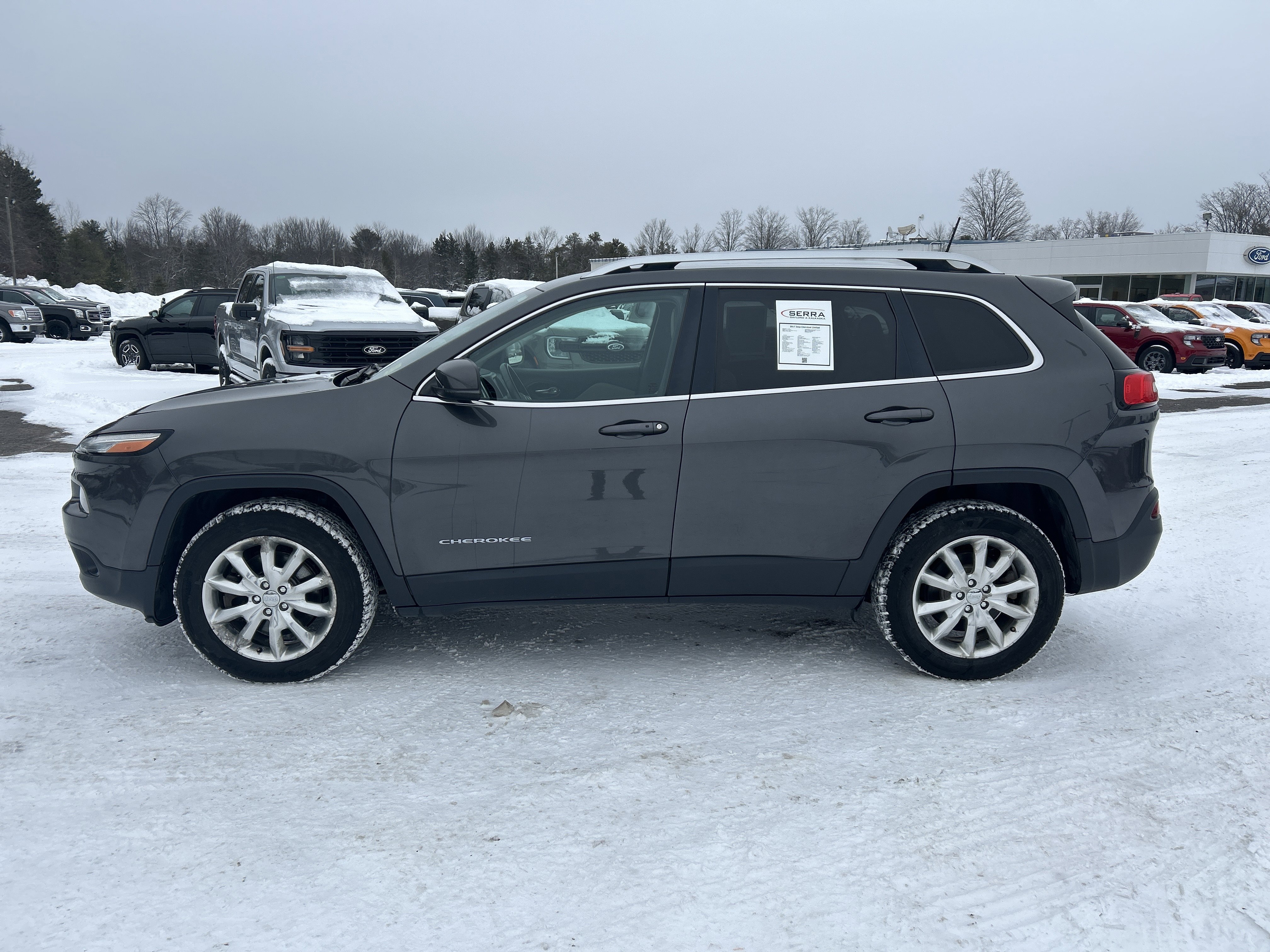 Used 2017 Jeep Cherokee Limited image 6