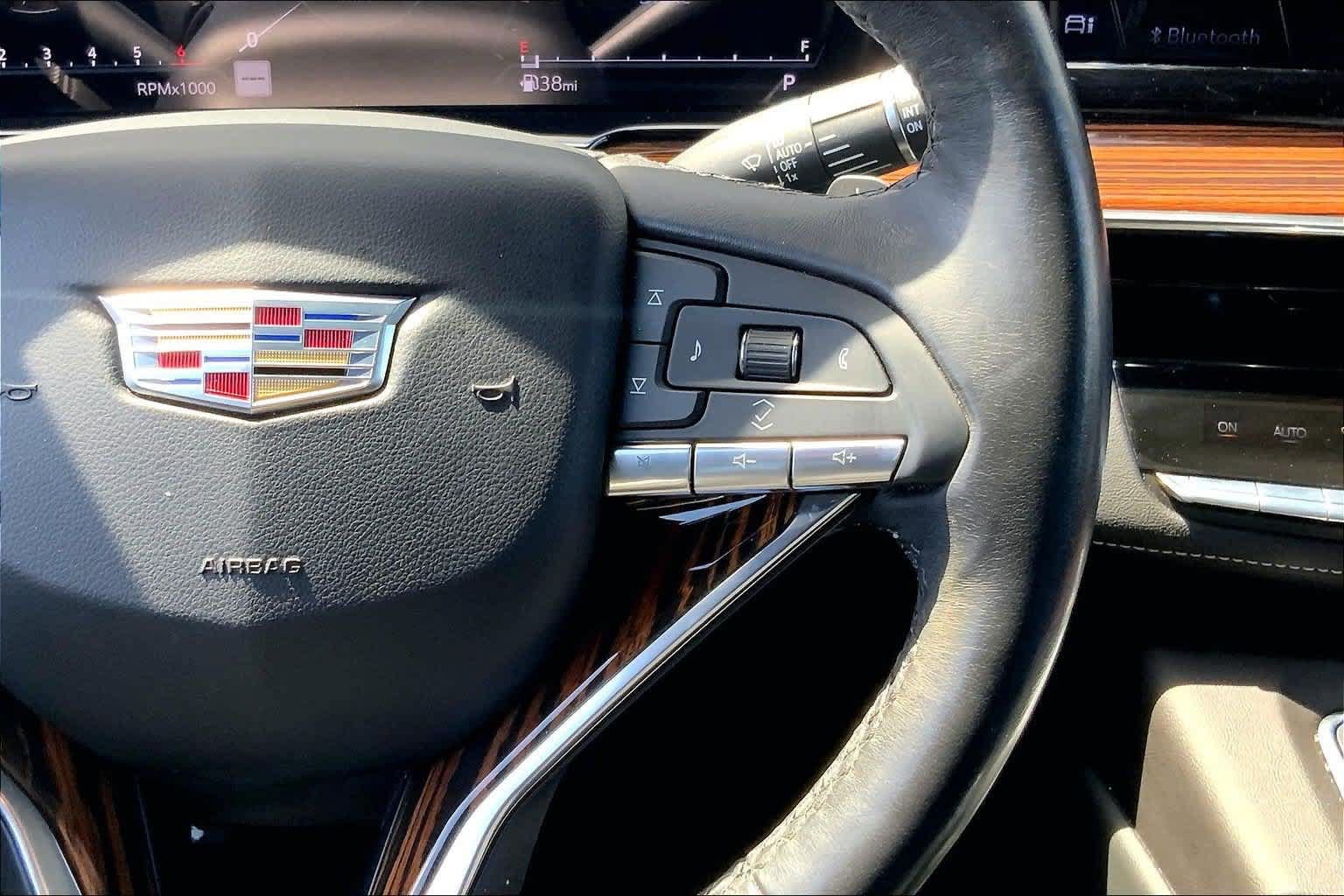 Used 2022 Cadillac Escalade Premium Luxury RWD image 25