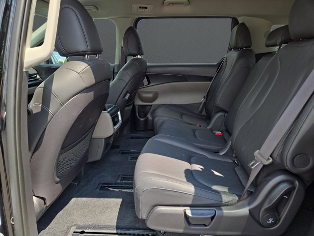 Used 2025 Kia Carnival FWD image 12