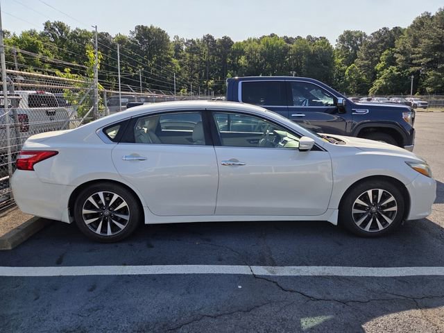 Used 2016 Nissan Altima 2.5 SL w/ 2.5 Technology Package FWD image 10