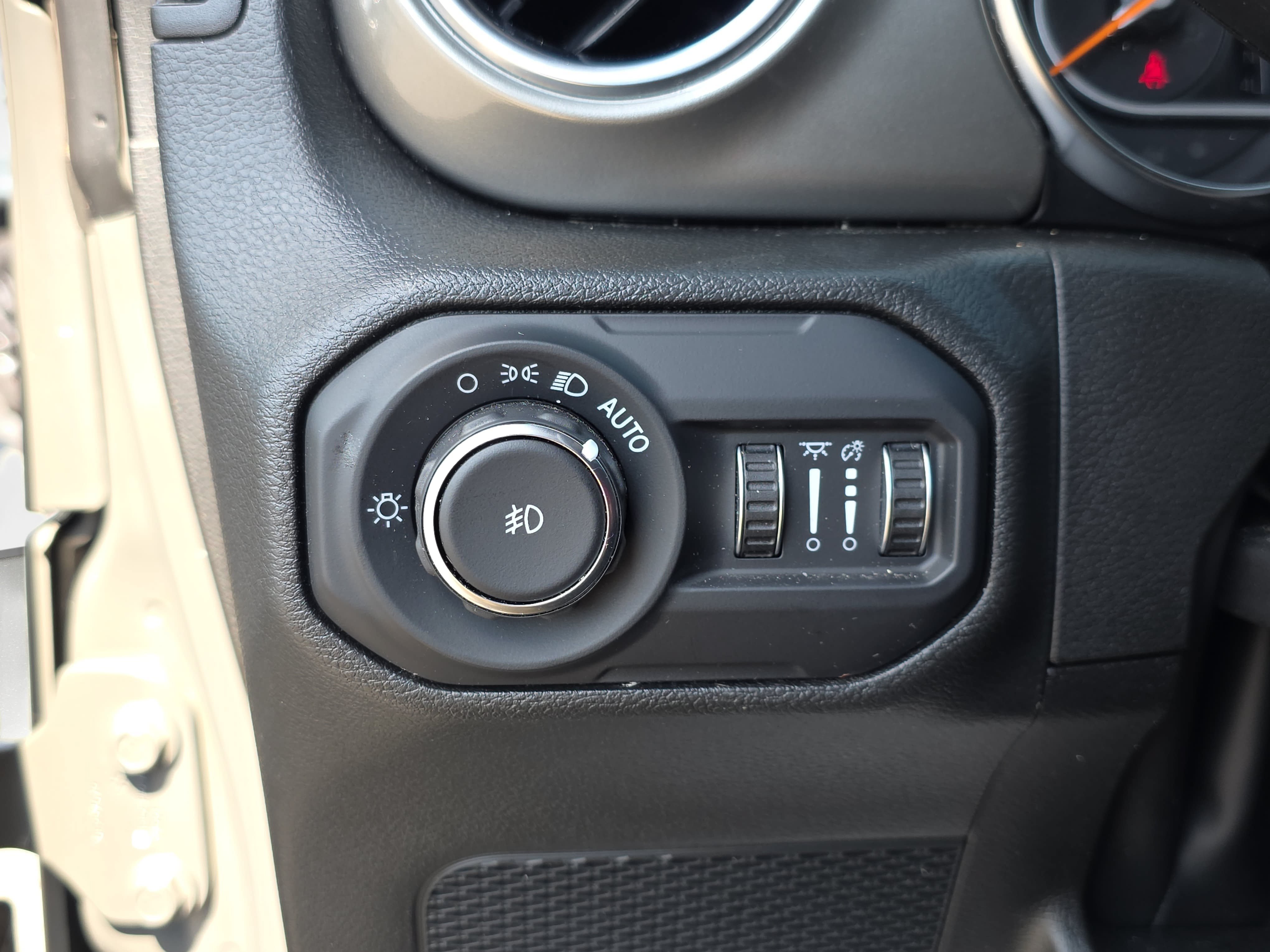Used 2022 Jeep Wrangler Unlimited Sahara w/ Cold Weather Group AWD/4WD image 23