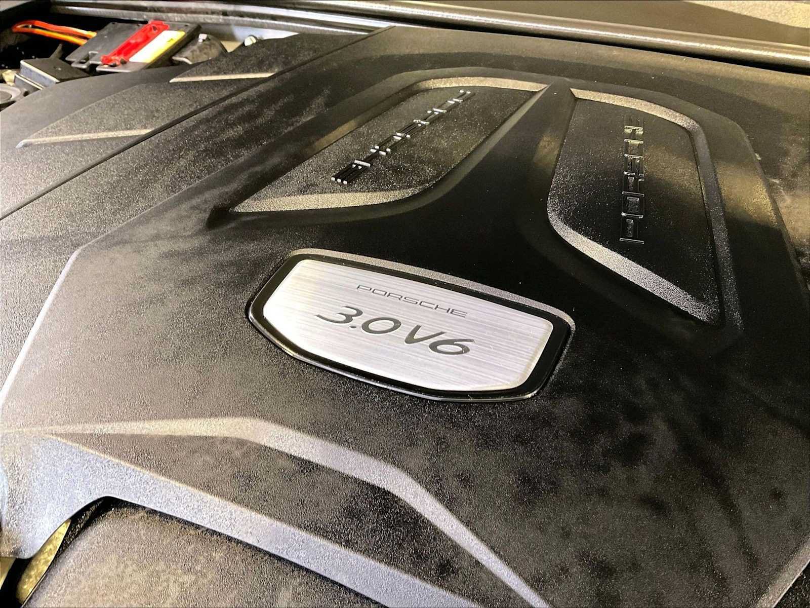 Certified 2022 Porsche Cayenne Platinum Edition AWD/4WD image 33