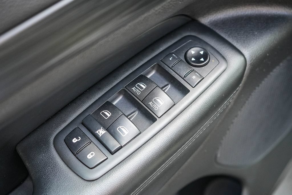 Used 2020 Jeep Grand Cherokee Altitude AWD/4WD image 21