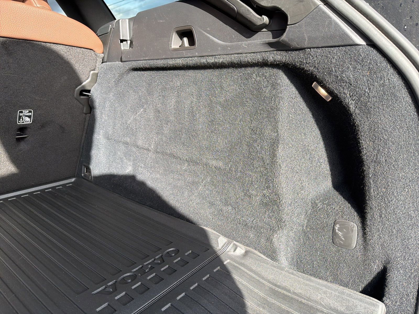 Certified 2025 Volvo XC60 T8 Plus w/ Protection Package Premier image 28