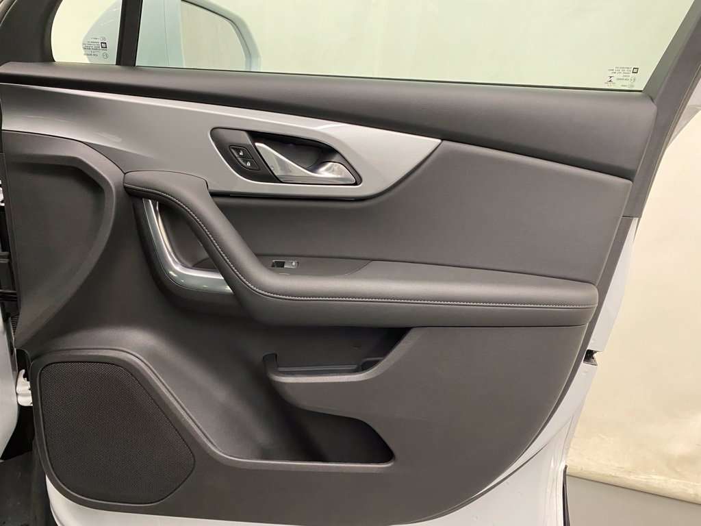 Used 2019 Chevrolet Blazer L FWD image 11