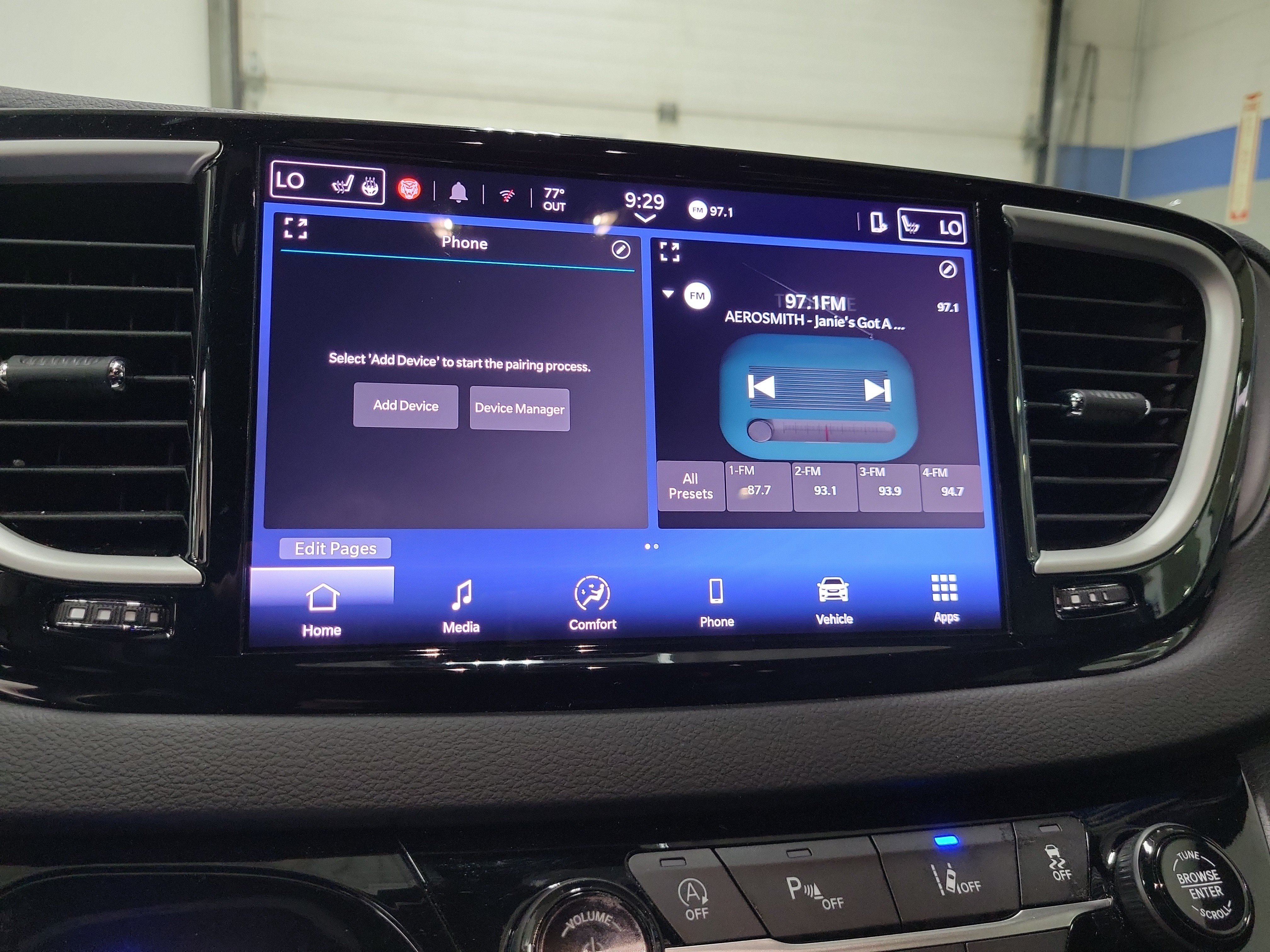 Used 2025 Chrysler Pacifica Select FWD image 27