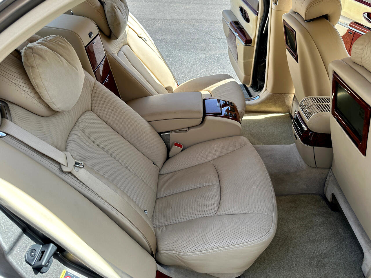 Used 2004 Maybach 57 image 40