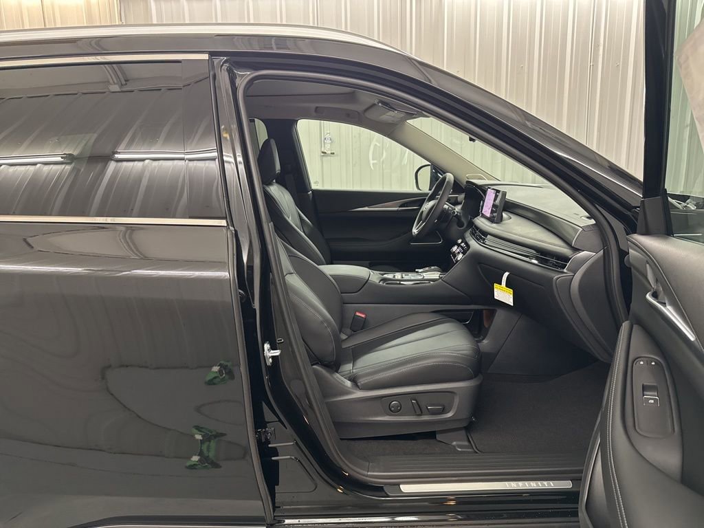 Certified 2025 INFINITI QX60 Luxe w/ Vision Package image 35