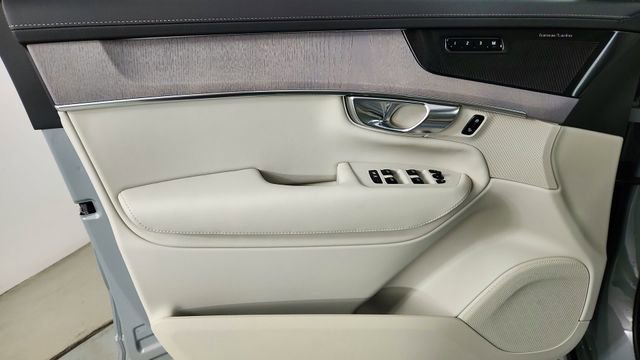 New 2026 Volvo XC90 T8 Ultra w/ Protection Package Premier AWD/4WD image 9