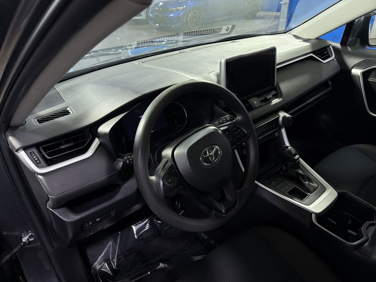 Used 2023 Toyota RAV4 LE AWD/4WD image 18