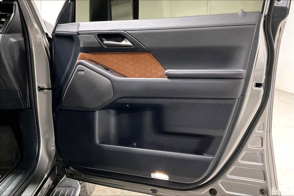 Used 2024 Lexus GX 550 w/ Accessory Package (Z1) image 23