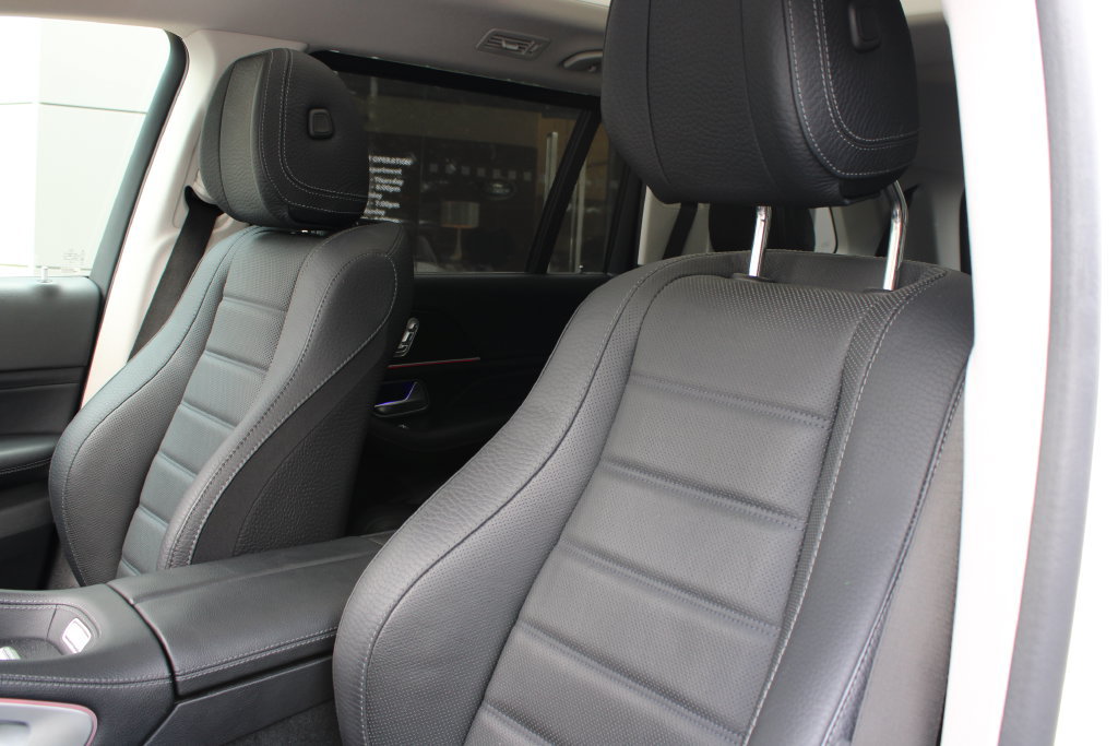 Used 2023 Mercedes-Benz GLS 580 4MATIC image 9