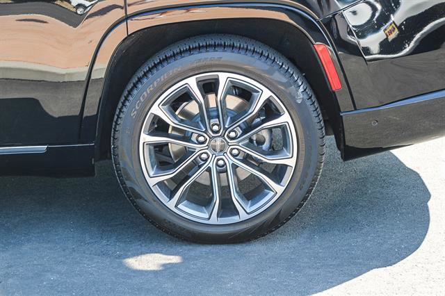 New 2023 Jeep Grand Wagoneer Series III image 11