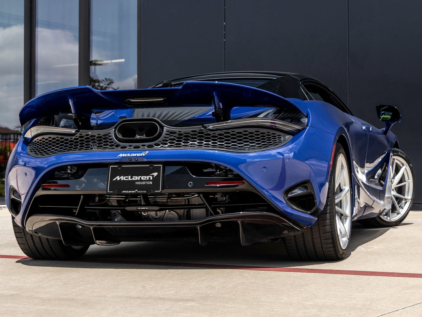 Used 2024 McLaren 750S Spider image 9