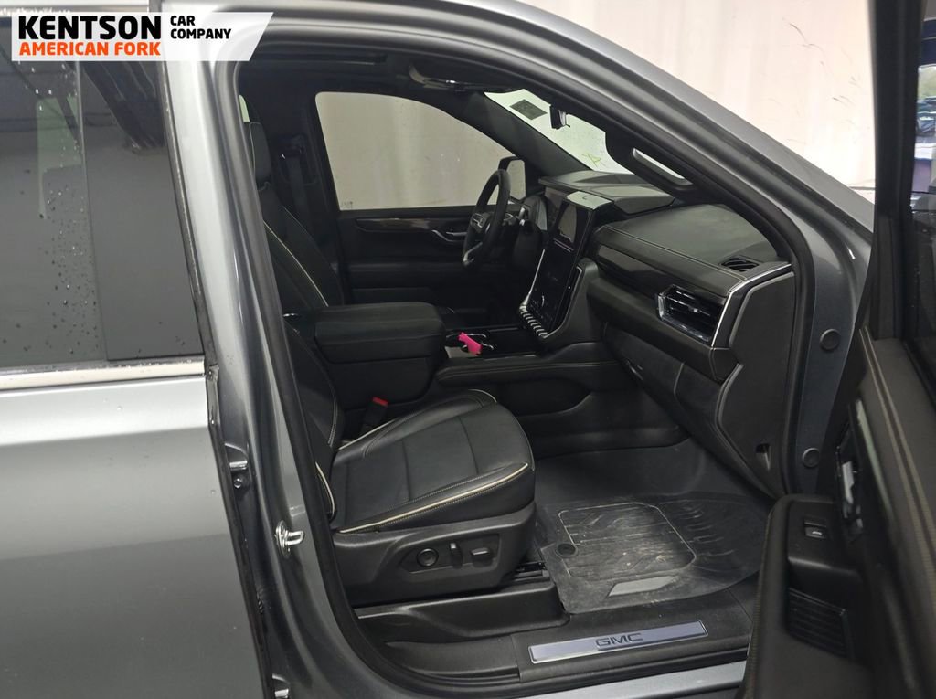 Used 2025 GMC Yukon Elevation w/ Elevation Premium Package AWD/4WD image 10