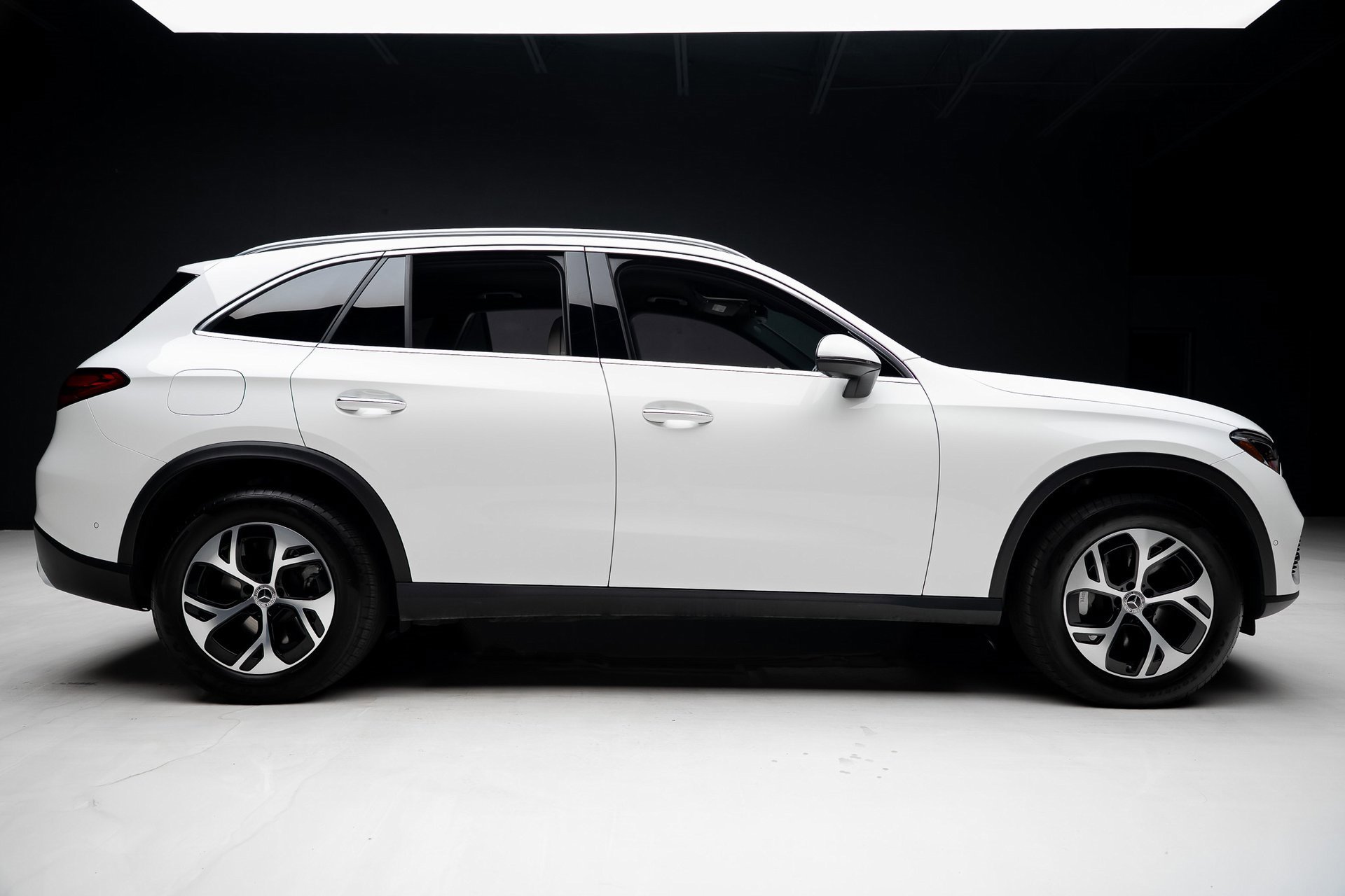 Used 2025 Mercedes-Benz GLC 350e 4MATIC image 36