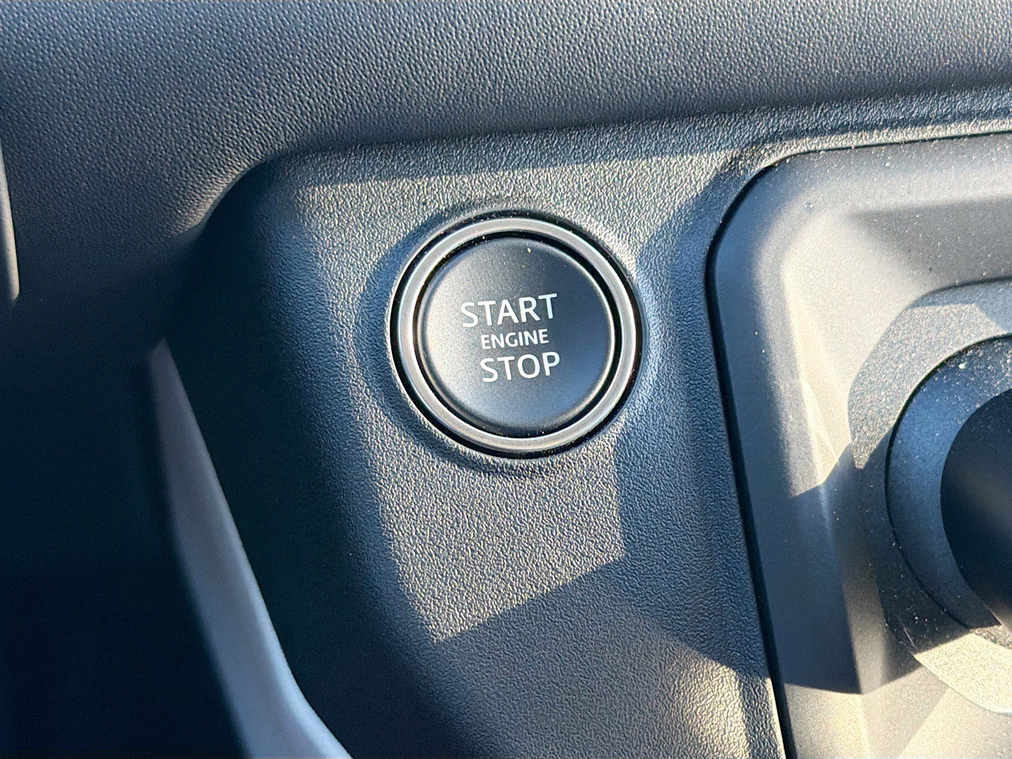 Used 2025 Land Rover Defender 130 S image 38