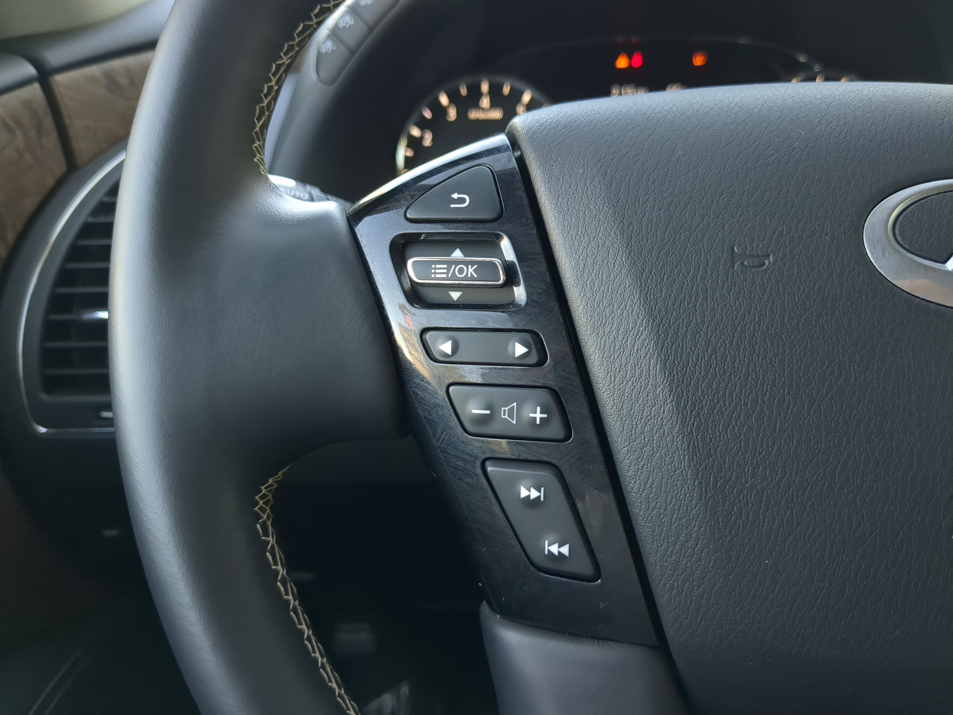 Certified 2024 INFINITI QX80 Premium Select w/ Cargo Package image 31