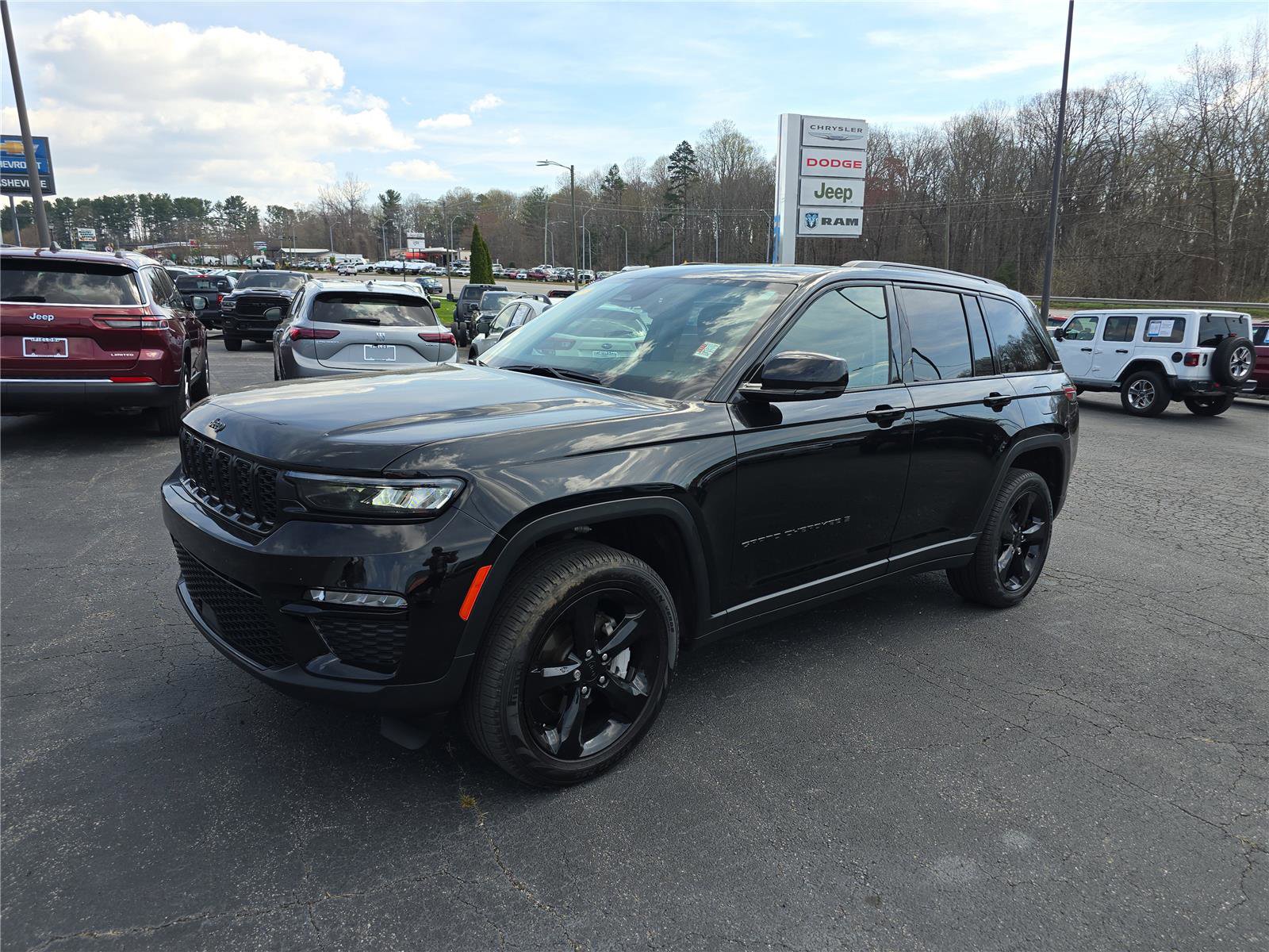 Used 2024 Jeep Grand Cherokee Limited w/ Black Appearance Package image 8