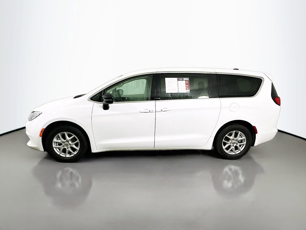 Used 2024 Chrysler Voyager LX FWD image 5