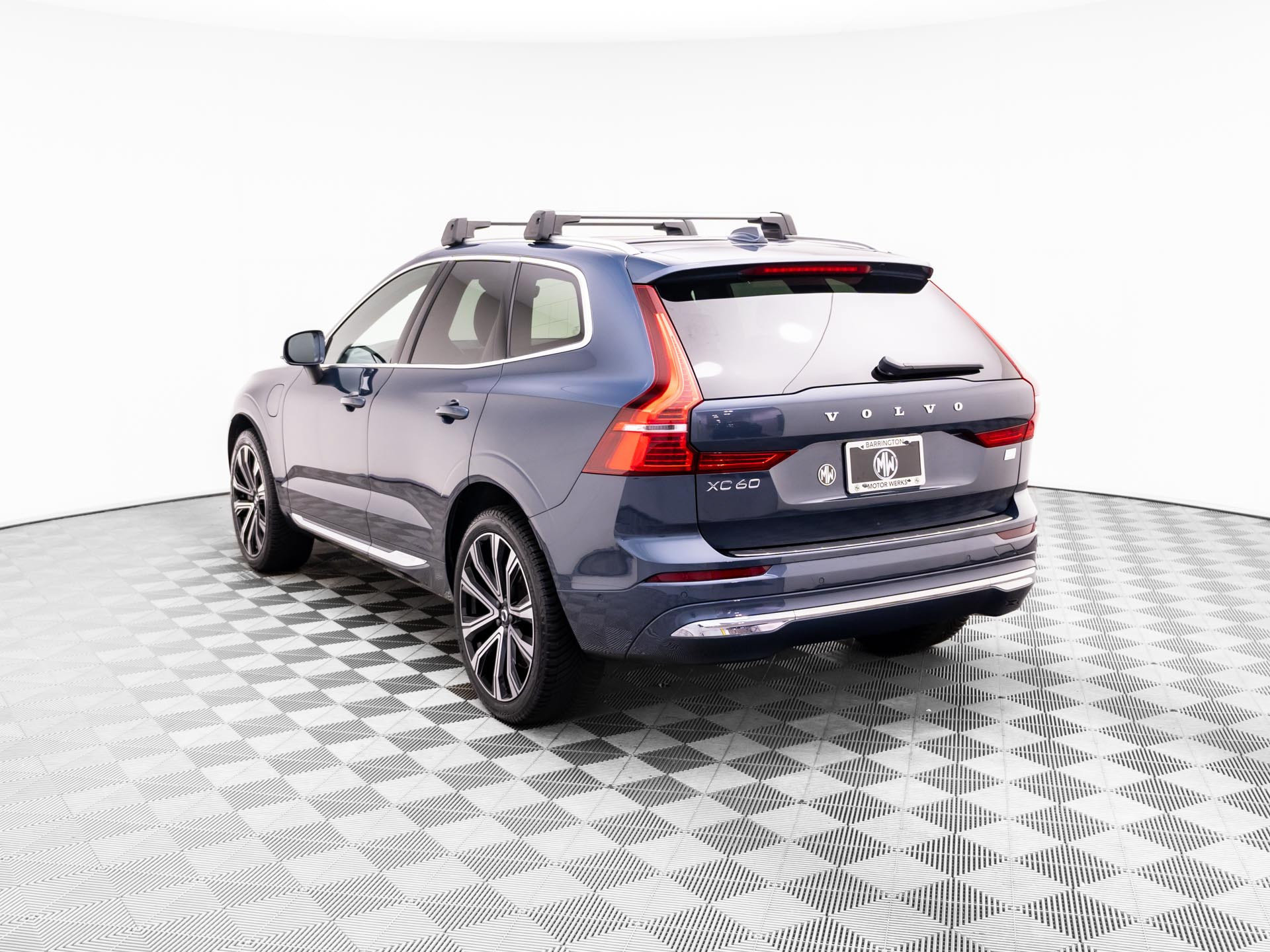 Used 2023 Volvo XC60 T8 Ultimate AWD/4WD image 3