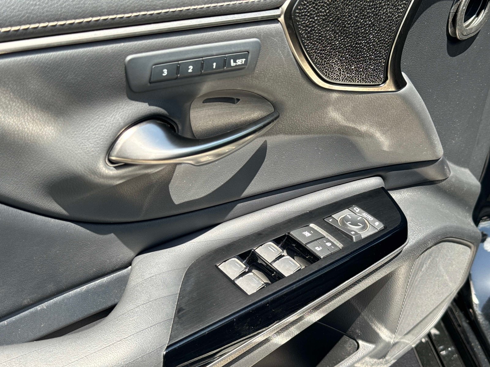 Certified 2022 Lexus ES 350 Ultra Luxury w/ Accessory Package 2 FWD image 16
