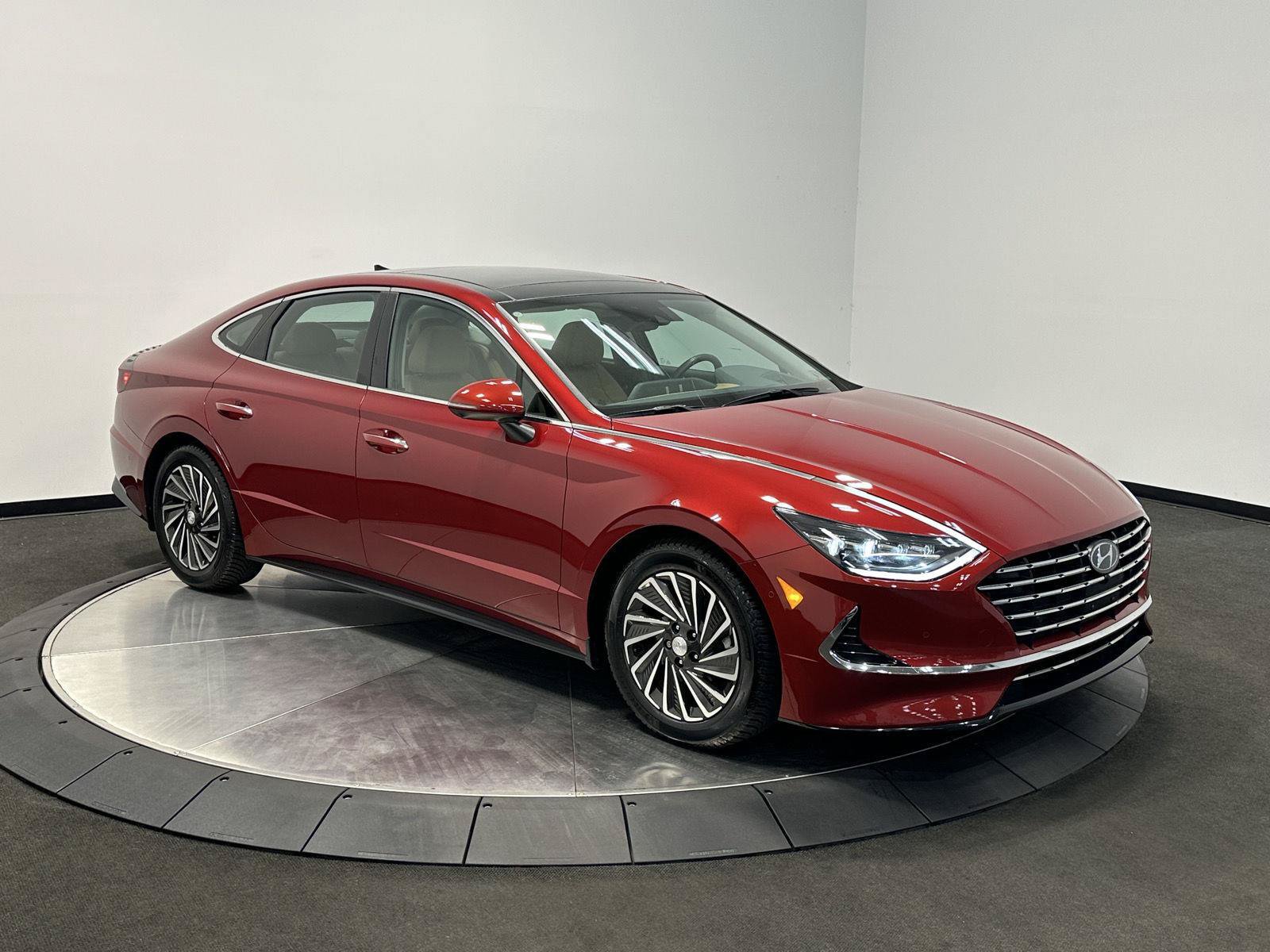 Certified 2023 Hyundai Sonata Limited w/ Cargo Package FWD image 2