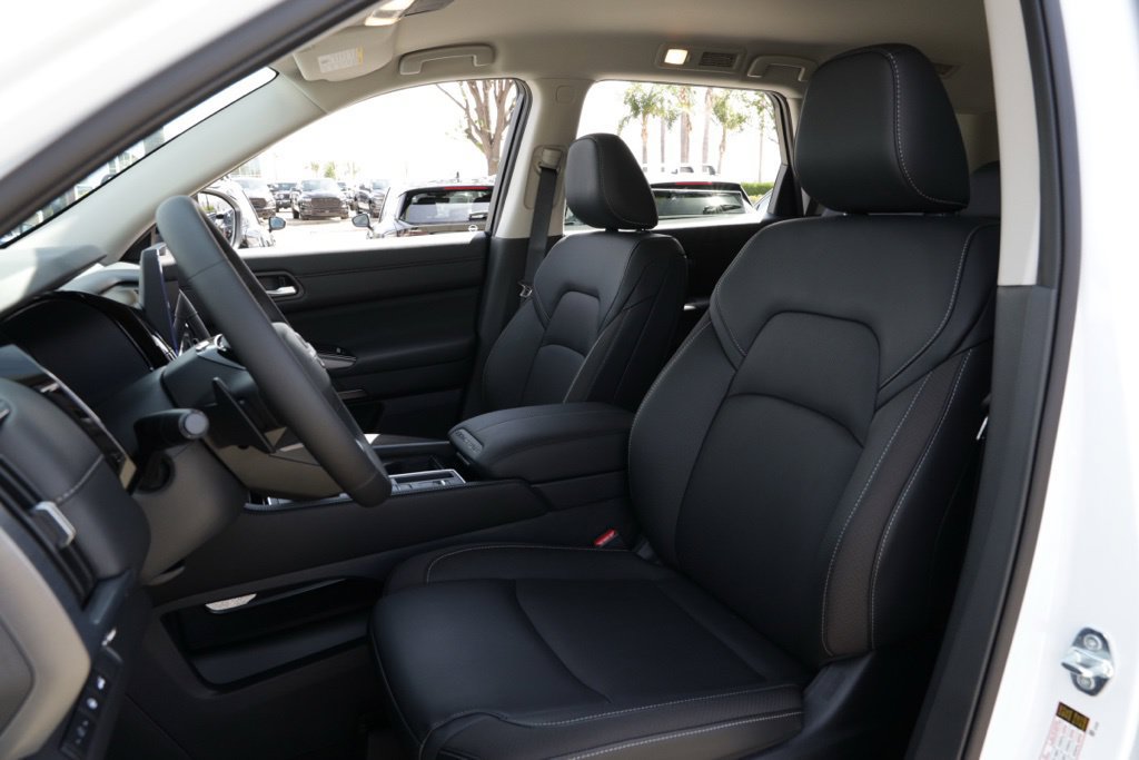 New 2026 Nissan Pathfinder SL FWD image 16