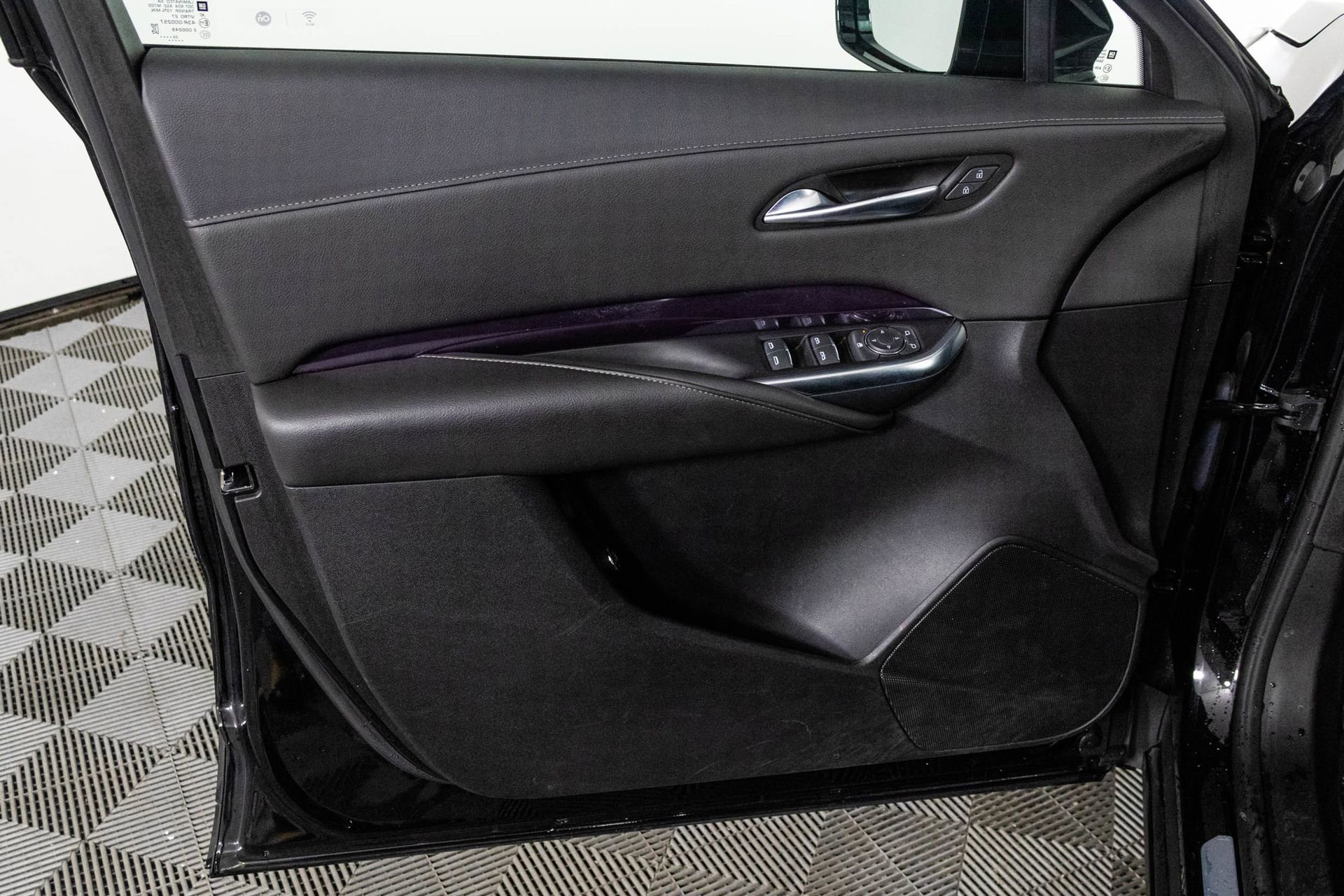 Used 2023 Cadillac XT4 Luxury w/ Cold Weather Package image 34