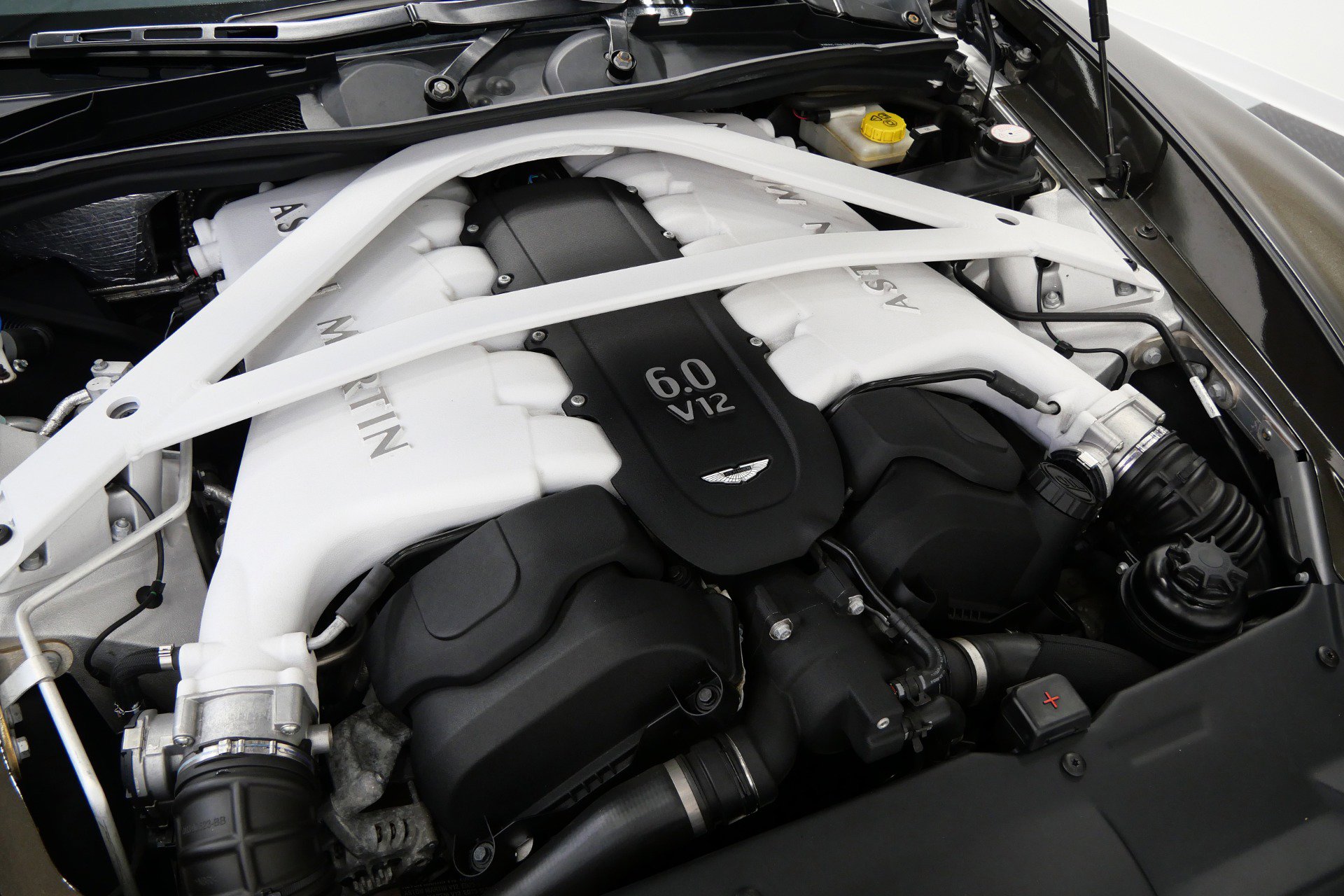 Used 2014 Aston Martin Vanquish Coupe image 12